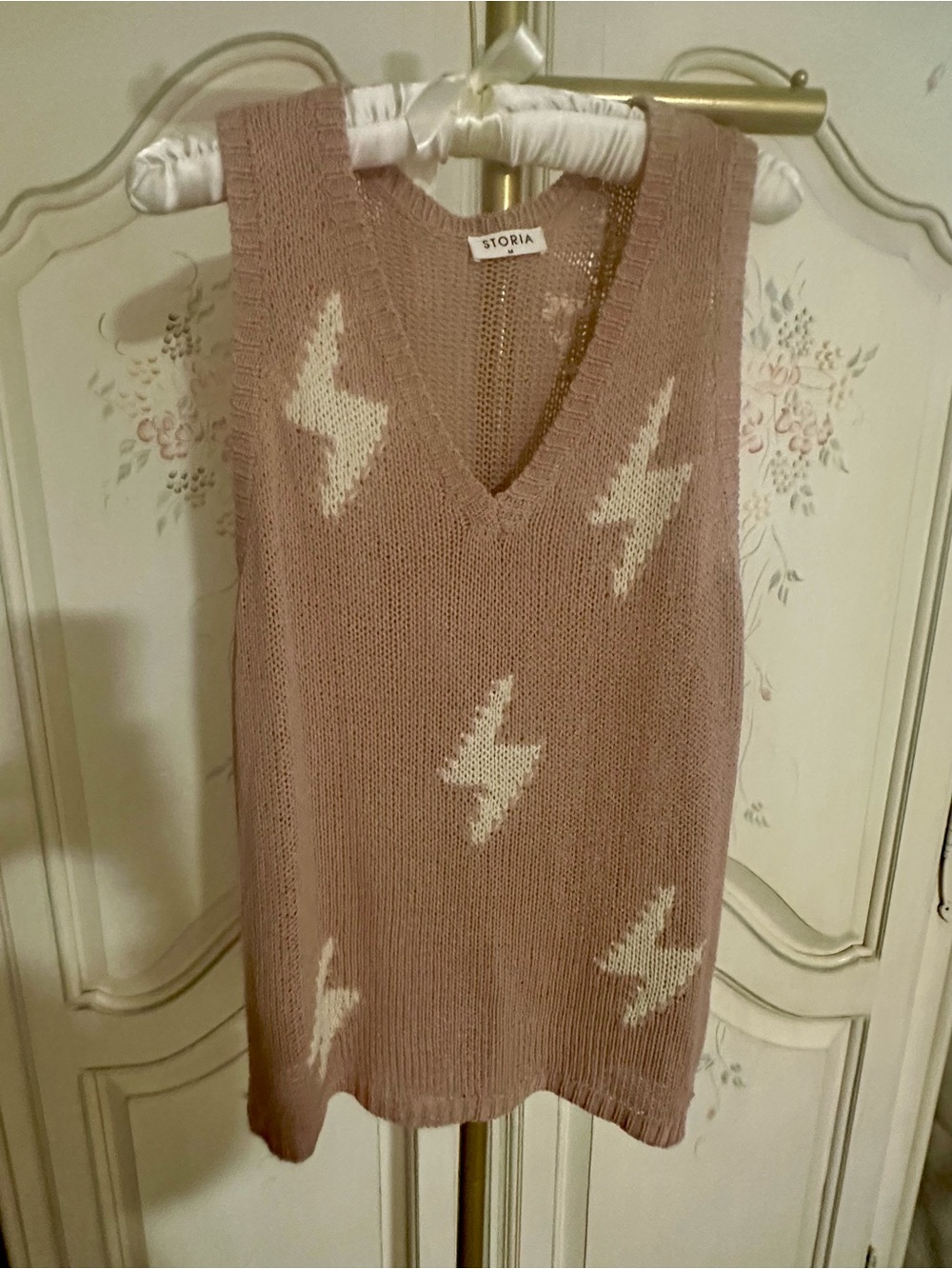 Storia Dusty Rose Knit Sweater Tank with Ivory Lightning Motif